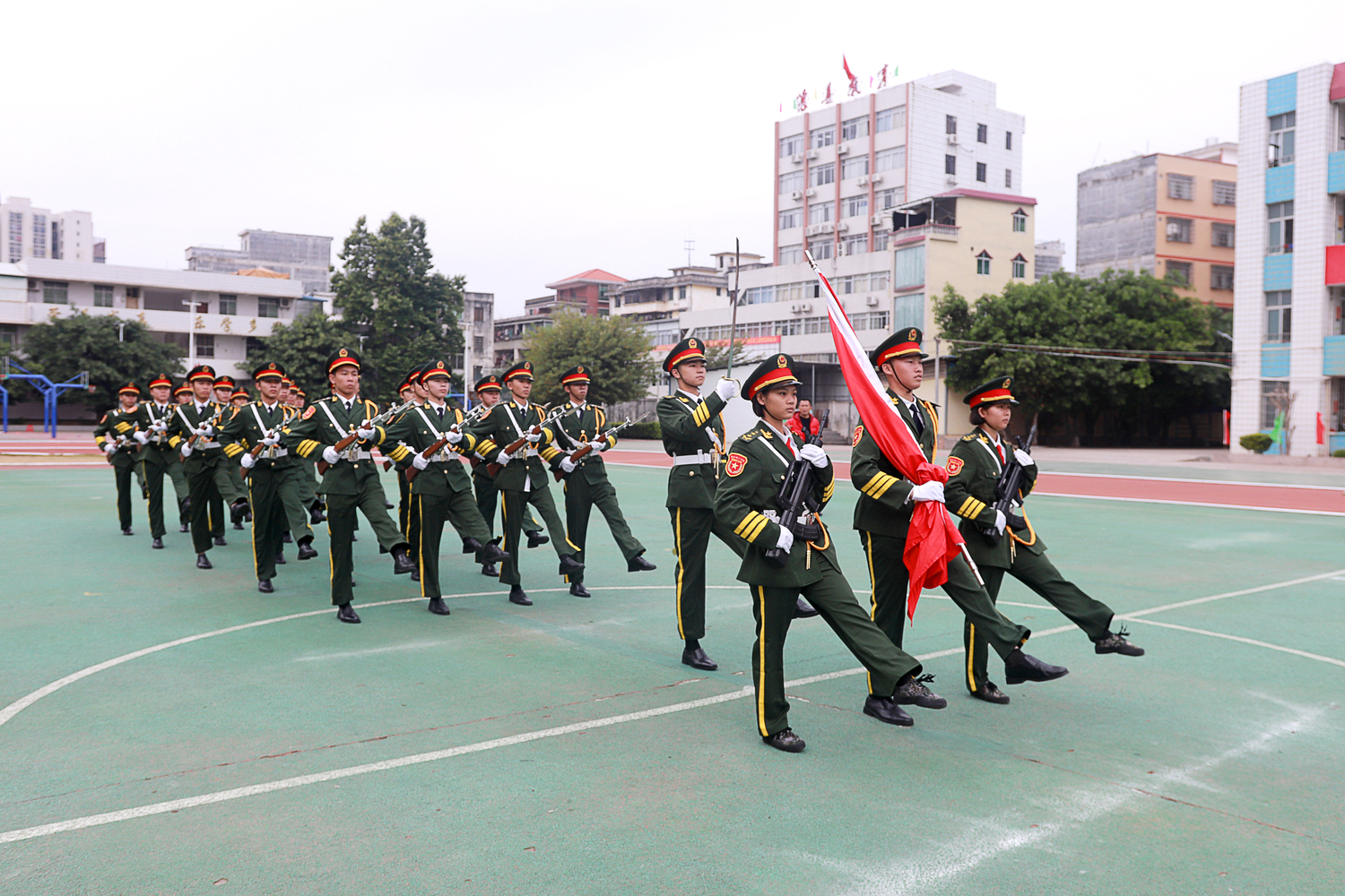 队与怀集县第一中学,怀集中学,高要区第一中学等9所高中学校代表队,共